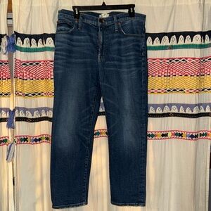 Super cute Madewell mid-rise classic straight jeans size 32